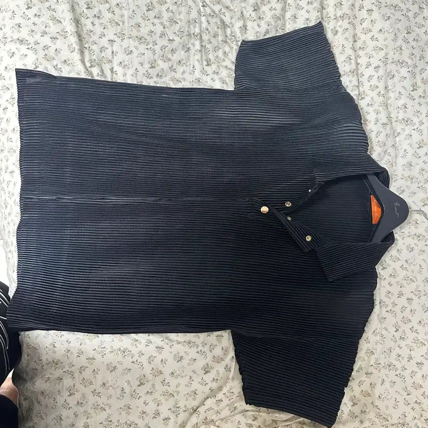 [BUNJANG] Rapinato Pleated PK T-shirt / 라피나토 플리츠pk 티셔츠
