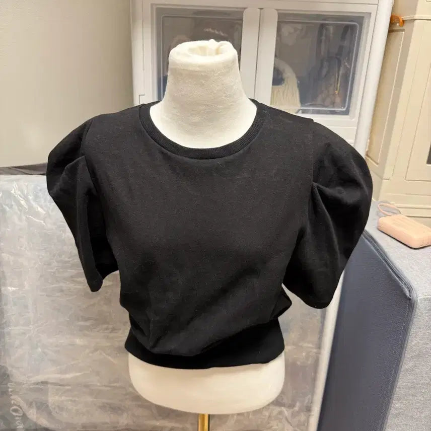 [BUNJANG] Black Round Neck Short Sleeve T-shirt / 블랙 라운드넥 반팔 티셔츠