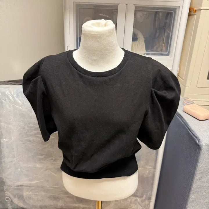 [BUNJANG] Black Round Neck Short Sleeve T-shirt / 블랙 라운드넥 반팔 티셔츠