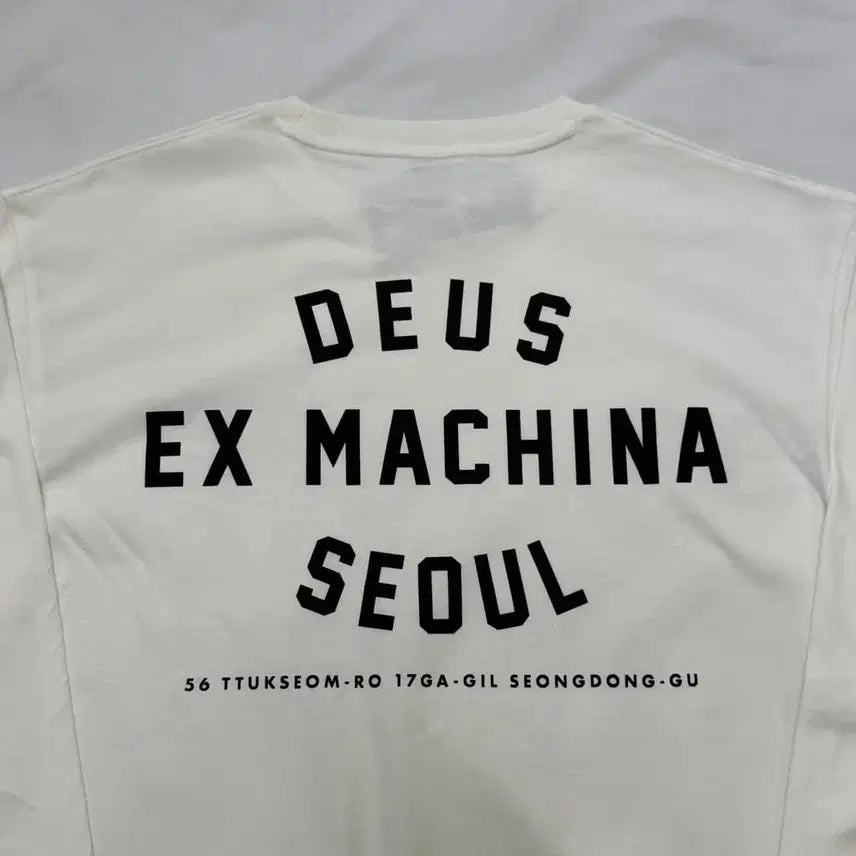 [BUNJANG] Deus Seoul College Long Sleeve T-shirt (White) - L / [새상품]Deus데우스 서울 컬리지 긴팔 롱슬리브 티셔츠 흰색 새상품 L