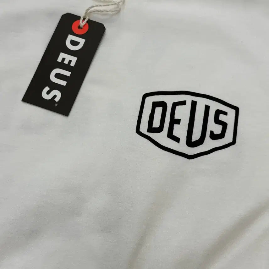 [BUNJANG] Deus Seoul College Long Sleeve T-shirt (White) - L / [새상품]Deus데우스 서울 컬리지 긴팔 롱슬리브 티셔츠 흰색 새상품 L