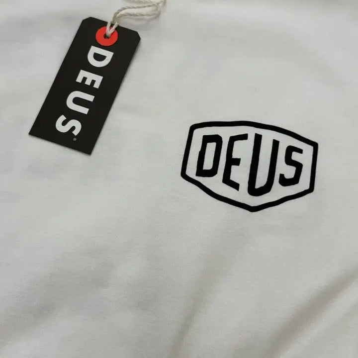 [BUNJANG] Deus Seoul College Long Sleeve T-shirt (White) - L / [새상품]Deus데우스 서울 컬리지 긴팔 롱슬리브 티셔츠 흰색 새상품 L
