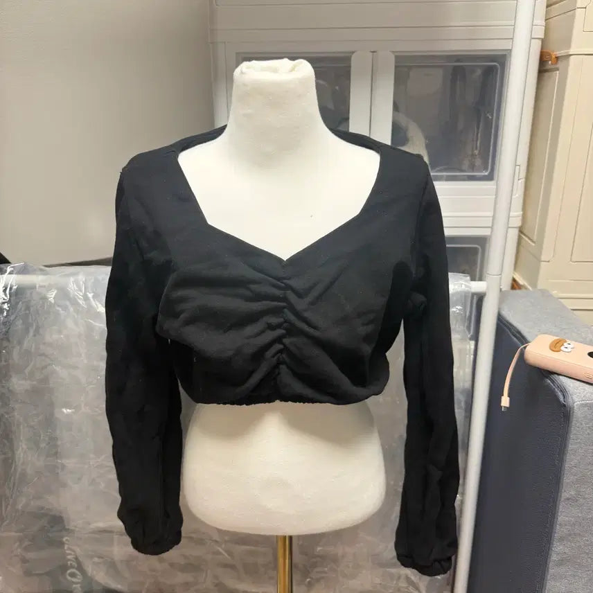 [BUNJANG] Black Shirring Crop Long Sleeve Top / 블랙 셔링 크롭 긴팔티