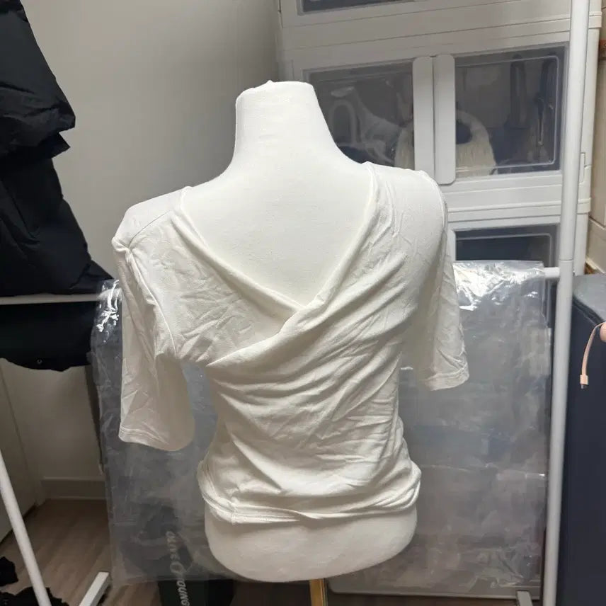 [BUNJANG] White Back Twist Short Sleeve T-Shirt / 화이트 백트위스트 반팔 티셔츠