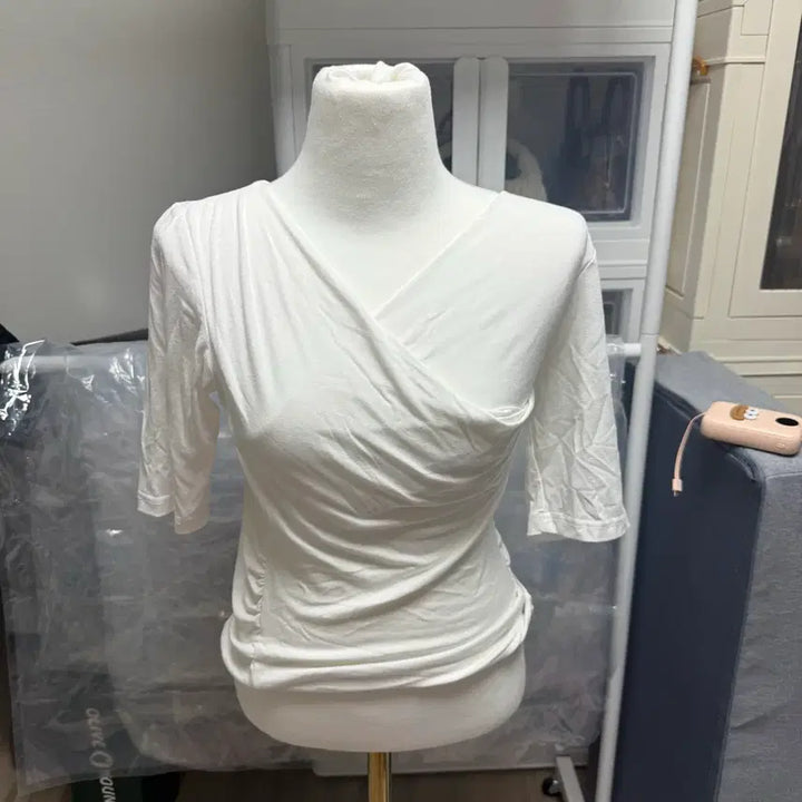 [BUNJANG] White Back Twist Short Sleeve T-Shirt / 화이트 백트위스트 반팔 티셔츠