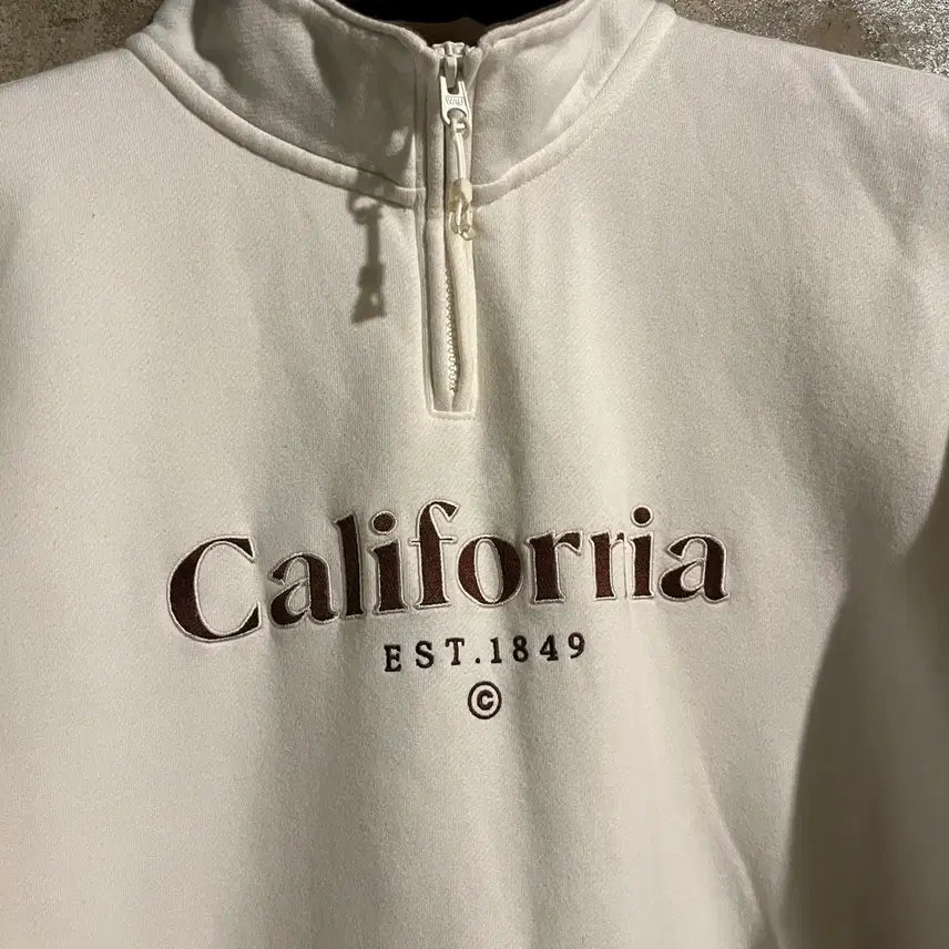 [BUNJANG] Who.A.U Half-Zip Sweatshirt / 후아유 반집업 맨투맨