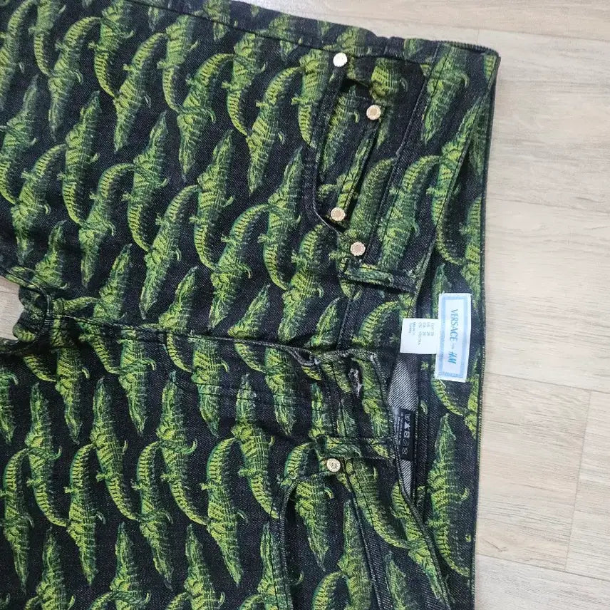 [BUNJANG] Versace H&amp;M Crocodile Denim Pants / 베르사체  H&amp;M 콜라보 악어 데님팬츠 29-30
