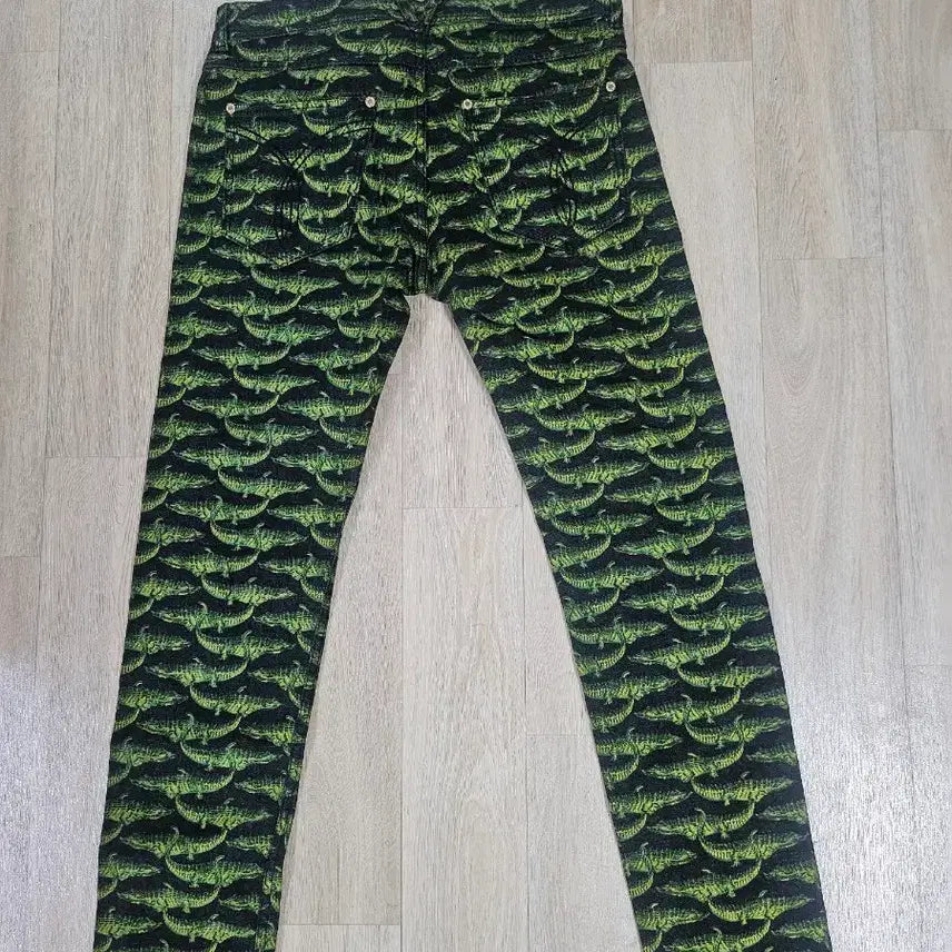 [BUNJANG] Versace H&amp;M Crocodile Denim Pants / 베르사체  H&amp;M 콜라보 악어 데님팬츠 29-30