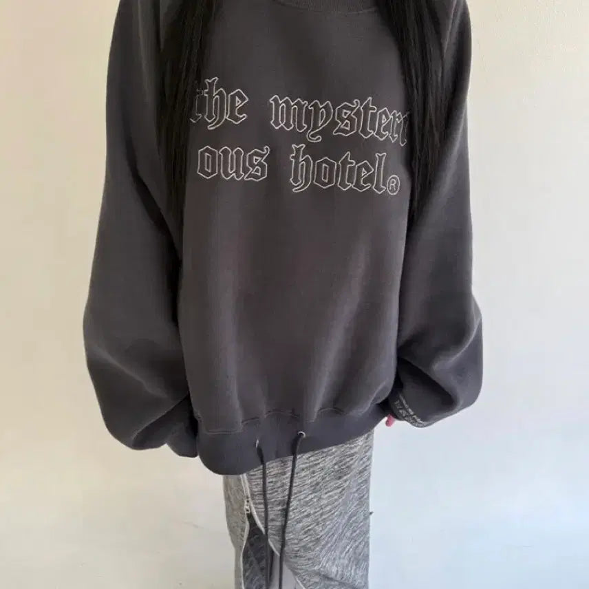[BUNJANG] The Mysterious Hotel Wide Sweatshirt / 더미스테리어스호텔 와이드 맨투맨