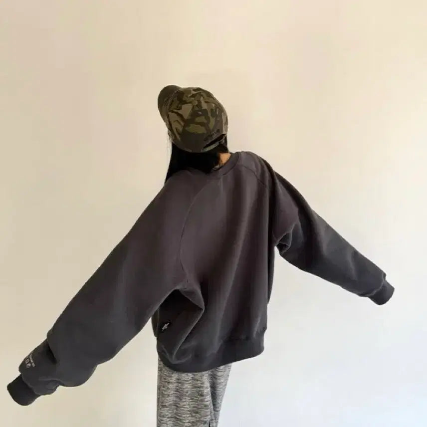 [BUNJANG] The Mysterious Hotel Wide Sweatshirt / 더미스테리어스호텔 와이드 맨투맨