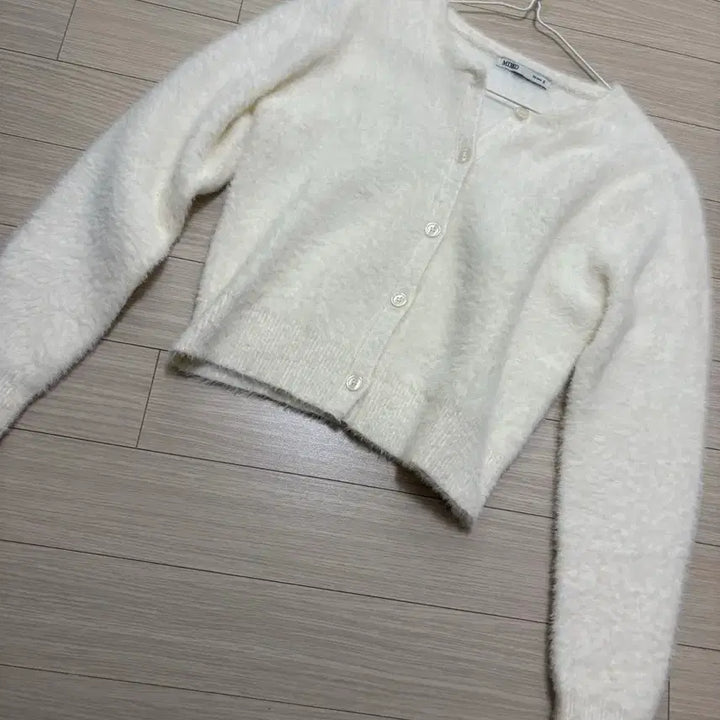 [BUNJANG] MIXXO Angora Ivory Cardigan / 미쏘 앙고라 아이보리 가디건