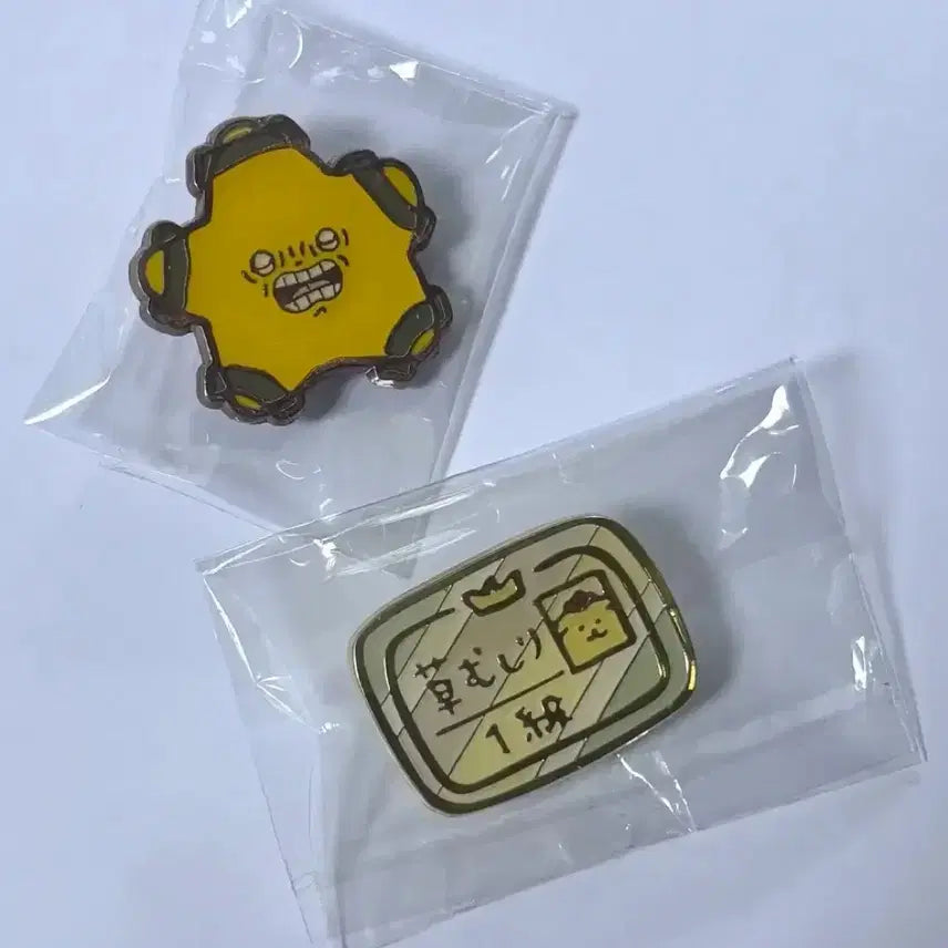 [BUNJANG] Chiikawa x Sanrio Pompompurin Full Draw Certificate Pin Badge / 치이카와 산리오 폼폼푸린 풀뽑기 자격증 핀뱃지 먼작귀 나가노