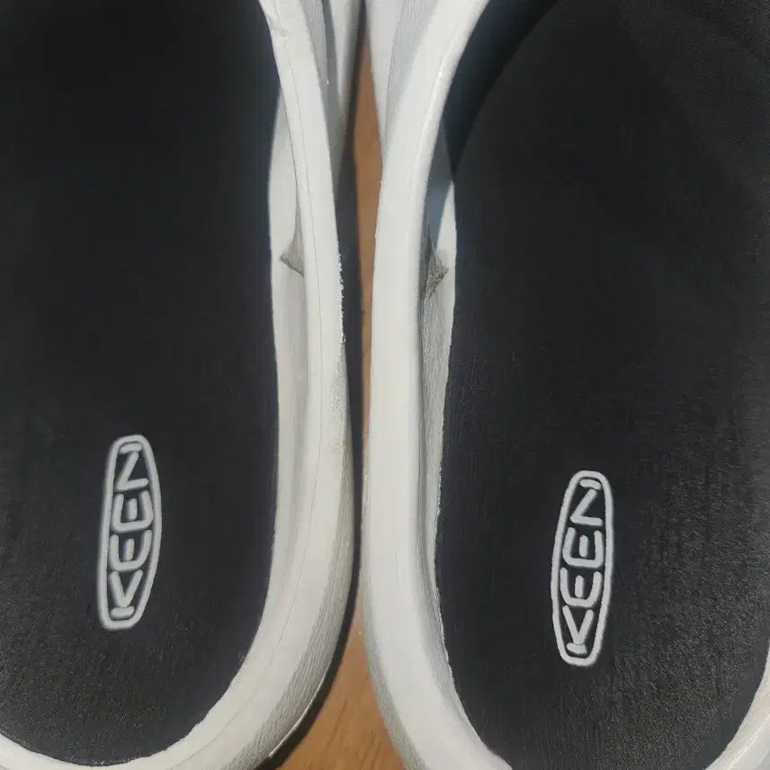 [SOLD OUT] 킨 KEEN 화이트 샌들 슬리퍼