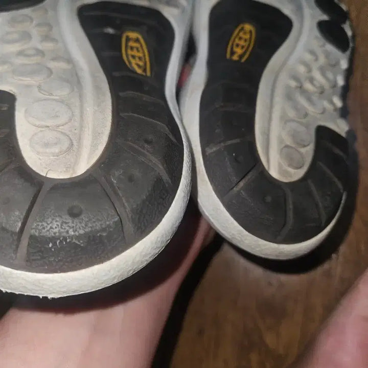 [SOLD OUT] 킨 KEEN 화이트 샌들 슬리퍼