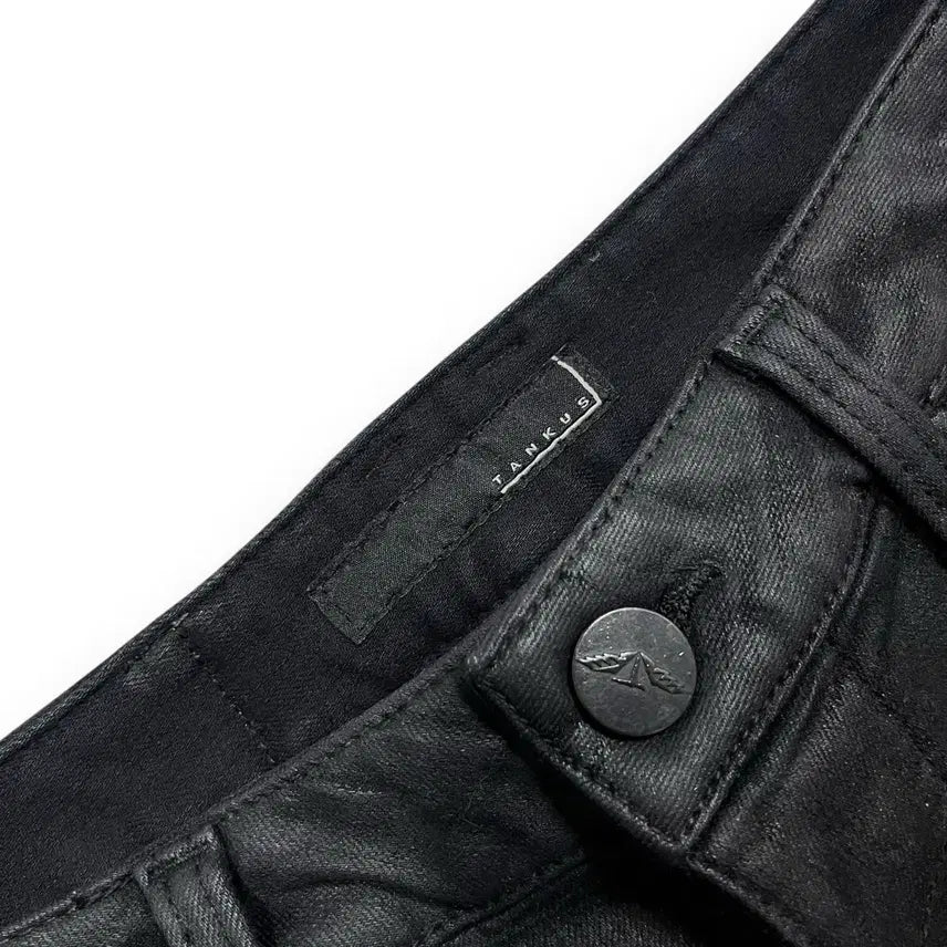 [SOLD OUT] TANKUS Rock chic coated hot pants