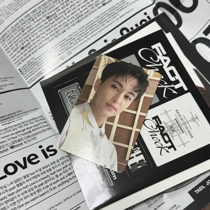 [BUNJANG] NCT 127 Fact Check Album Photocard Yuta, Mark / Nct 127 엔시티 팩트체크 앨범 포카 유타 마크
