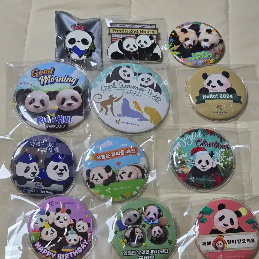 [BUNJANG] Foopao Bao Family Bundle Set Badge / 푸바오 바오패밀리 뱃지 일괄