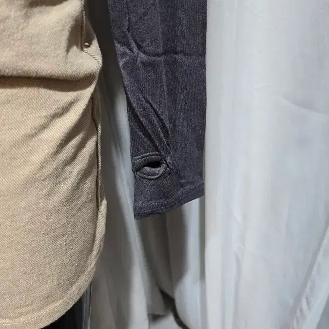 [BUNJANG] V-Neck Charcoal Ribbed Short Cardigan / 손가락워머 브이넥 차콜 골지 쇼트 가디건