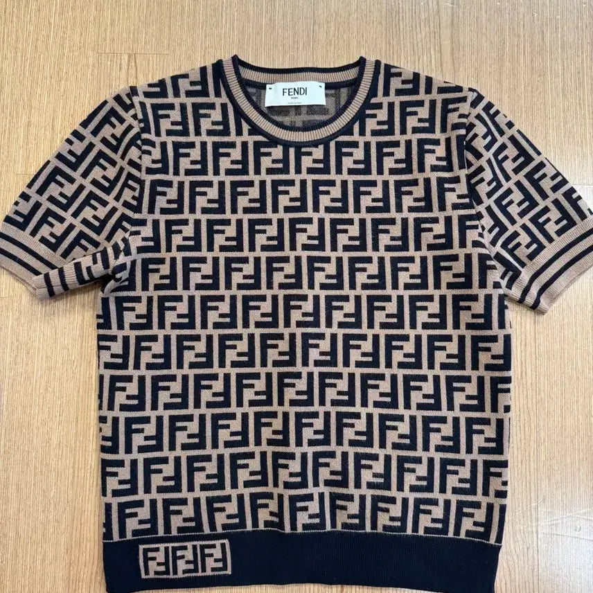 [BUNJANG] Fendi FF Logo Knit Top / 펜디 FF로고 반팔 니트(정품)