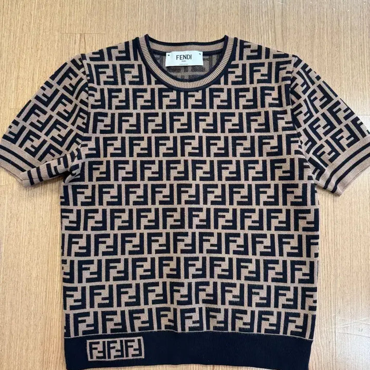 [BUNJANG] Fendi FF Logo Knit Top / 펜디 FF로고 반팔 니트(정품)