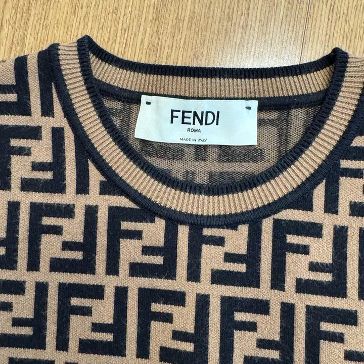 [BUNJANG] Fendi FF Logo Knit Top / 펜디 FF로고 반팔 니트(정품)