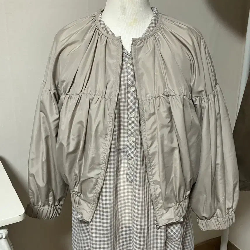 [BUNJANG] Ivory Short Windbreaker Jacket / 아이보리 숏 바막 점퍼