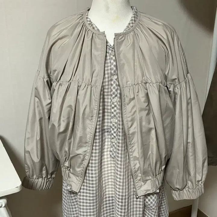 [BUNJANG] Ivory Short Windbreaker Jacket / 아이보리 숏 바막 점퍼