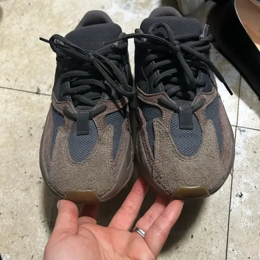[BUNJANG] Adidas Yeezy Boost 700 Mauve EE9614 / 아디다스 이지부스트 700 모브 EE9614 225cm