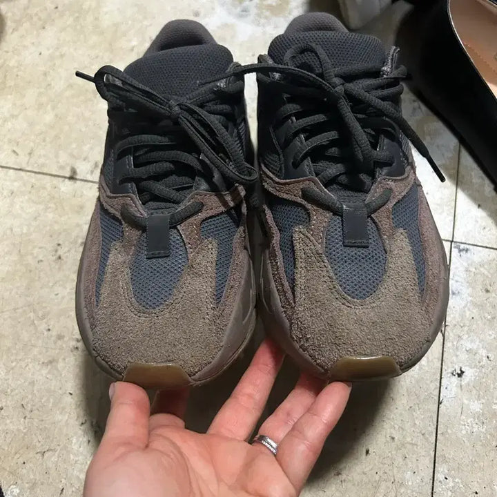 [BUNJANG] Adidas Yeezy Boost 700 Mauve EE9614 / 아디다스 이지부스트 700 모브 EE9614 225cm