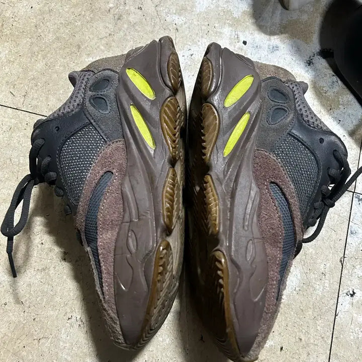 [BUNJANG] Adidas Yeezy Boost 700 Mauve EE9614 / 아디다스 이지부스트 700 모브 EE9614 225cm