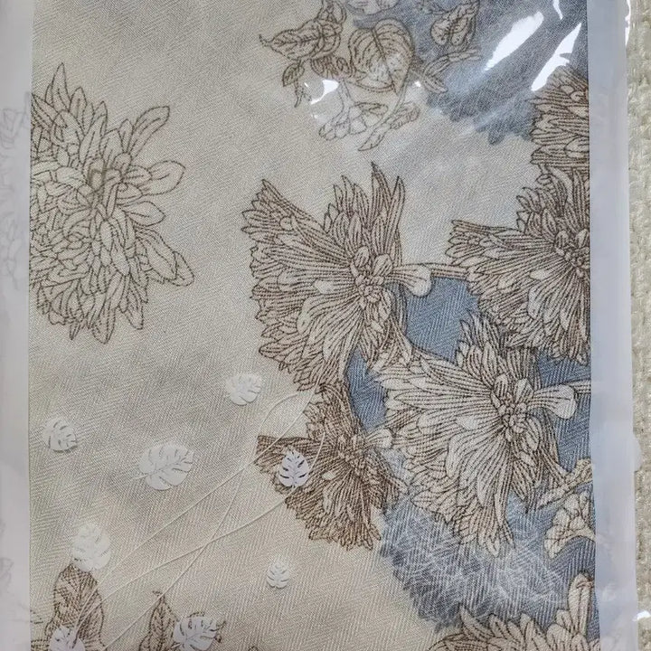 [BUNJANG] Valentino Rudy Flower Pattern Summer Scarf / 플라워 패턴 여름 스카프(발렌티노루디 행사상품)