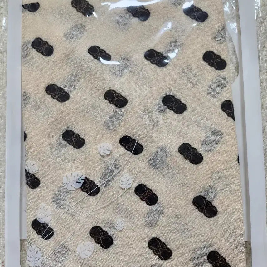 [BUNJANG] Valentino Rudi Pattern Scarf with Leaf Brooch Set / 패턴 스카프 + 잎사귀 장식(발렌티노루디 행사상품)