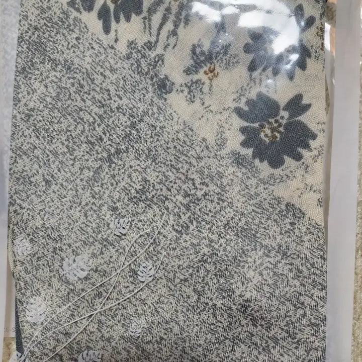 [BUNJANG] Valentino Rudy Fabric Floral Scarf / 패브릭 꽃무늬 스카프(발렌티노루디 행사상품)