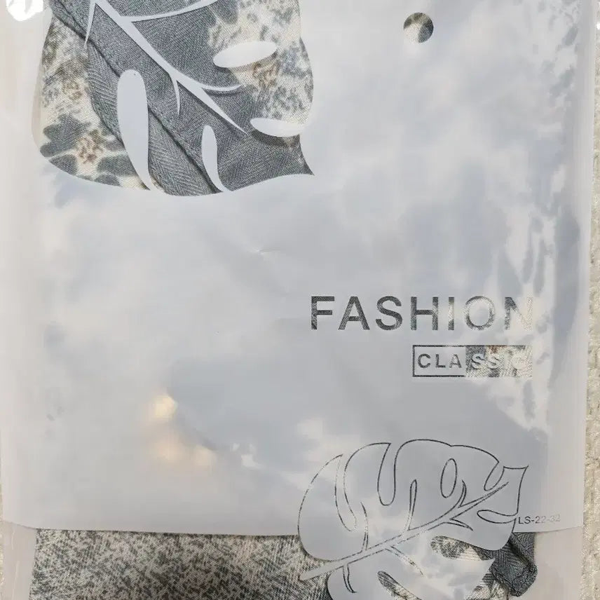 [BUNJANG] Valentino Rudy Fabric Floral Scarf / 패브릭 꽃무늬 스카프(발렌티노루디 행사상품)