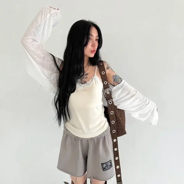 [BUNJANG] The Mysterious Hotel Lace Basic Top / 더미스테리어스호텔 레이스 베이직 탑
