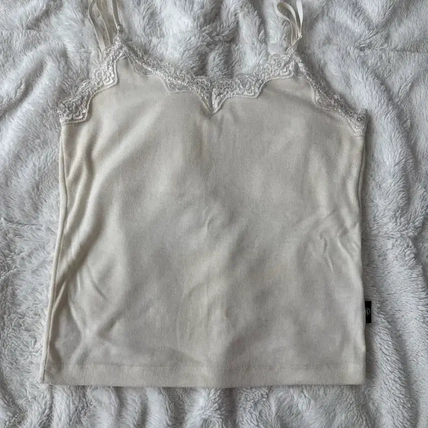 [BUNJANG] The Mysterious Hotel Lace Basic Top / 더미스테리어스호텔 레이스 베이직 탑