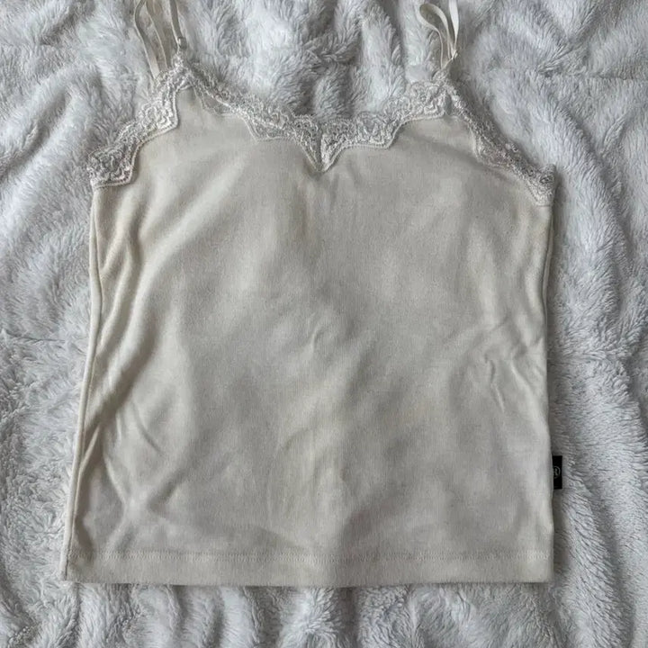 [BUNJANG] The Mysterious Hotel Lace Basic Top / 더미스테리어스호텔 레이스 베이직 탑