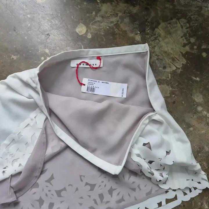 [BUNJANG] 26) 새제품 앤모어 쉬펀 펀칭 스커트 치마 / 26) 새제품 앤모어 쉬펀 펀칭 스커트 치마
