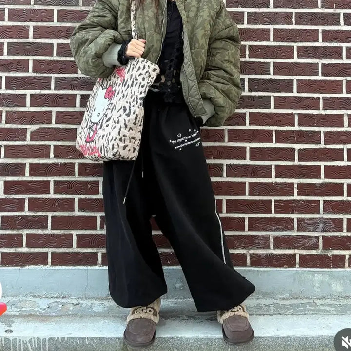 [BUNJANG] The Mysterious Hotel Lettering Pants / 더미스테리어스호텔 레터링 팬츠