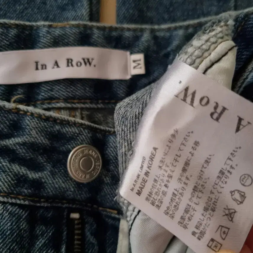 [SOLD OUT] (착샷) In A Row. 절개 와이드 부츠컷 데님