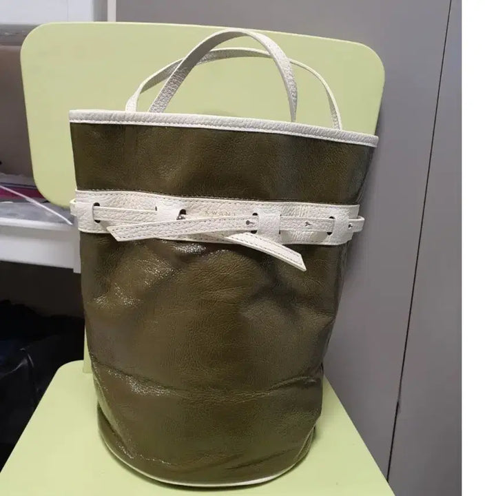 [BUNJANG] KWANI Olive Patent Bucket Bag / 콰니 페이던트 올리브 버킷백~