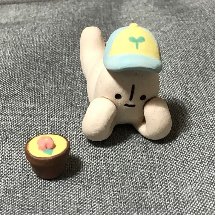 [BUNJANG] Toinz Flower Viewing Upside Down Figurine / 토인즈 꽃을 보는 엎척