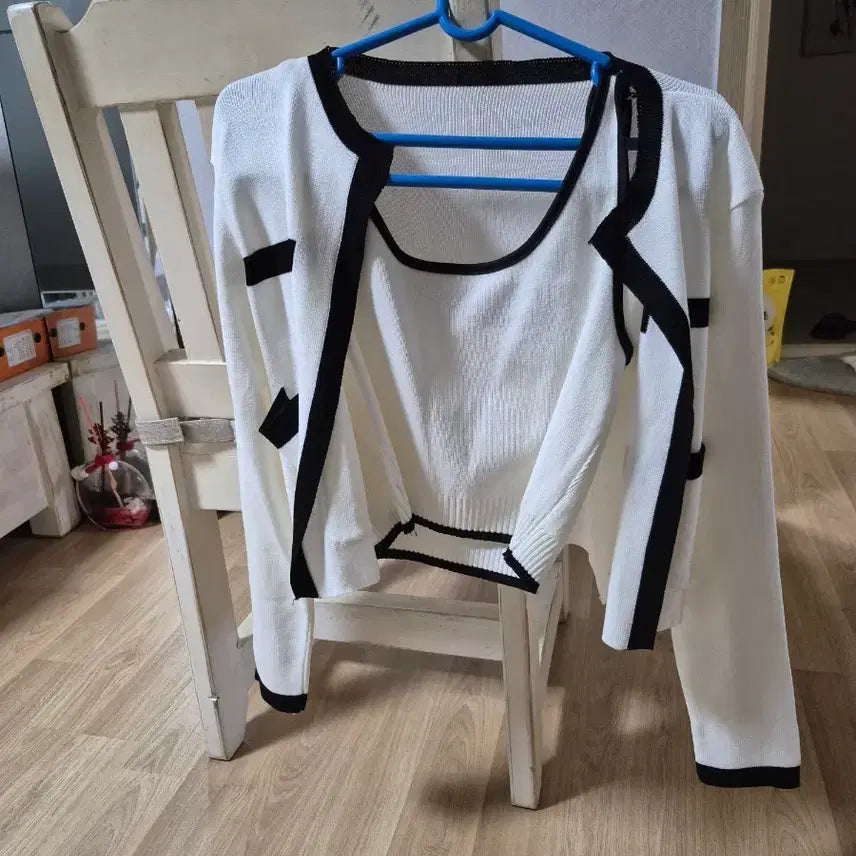 [BUNJANG] White Color Block Cardigan Knit Set / 화이트 배색 가디건 니트 세트