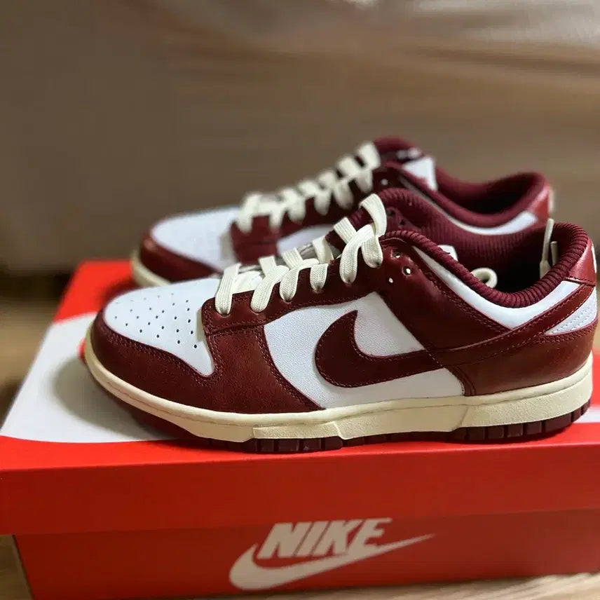 [BUNJANG] Nike Dunk Low Retro Team Red &amp; White Shoes (UK 5 / 245mm) / 나이키 덩크 로우 레트로 팀 레드 앤 화이트 245 / UK5