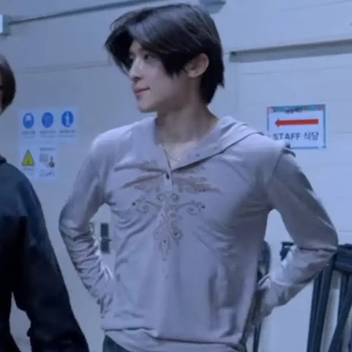 [BUNJANG] Arkham Stud Hoodie / 아캄 스터드 후드티