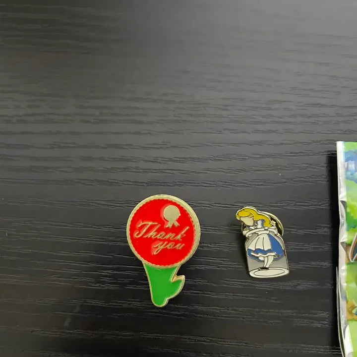 [BUNJANG] Lush, Musical, and Overseas Badges Bundle / [일괄판매가]러쉬 덕찌, 뮤지컬뱃지,해외구입 뱃지 일괄