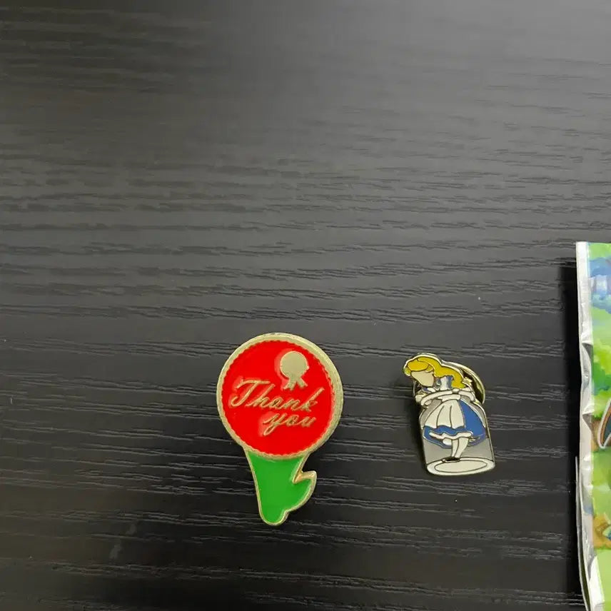 [BUNJANG] Lush, Musical, and Overseas Badges Bundle / [일괄판매가]러쉬 덕찌, 뮤지컬뱃지,해외구입 뱃지 일괄