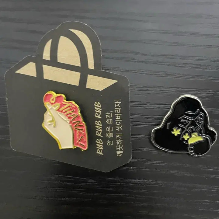 [BUNJANG] Lush, Musical, and Overseas Badges Bundle / [일괄판매가]러쉬 덕찌, 뮤지컬뱃지,해외구입 뱃지 일괄