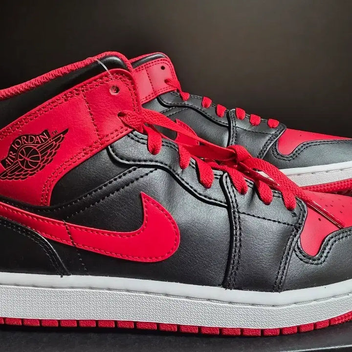 [BUNJANG] Nike Air Jordan 1 Mid Fire Red Sneakers / [정품]나이키 에어조던1 미드 파이어레드 260