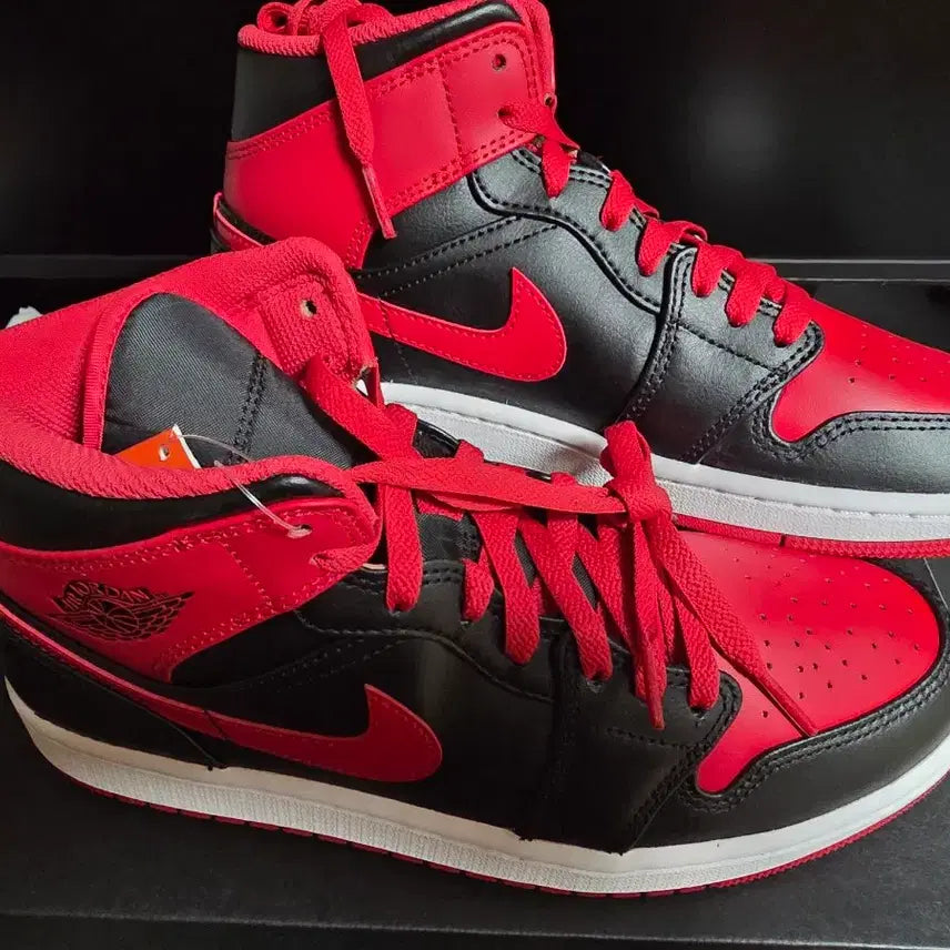 [BUNJANG] Nike Air Jordan 1 Mid Fire Red Sneakers / [정품]나이키 에어조던1 미드 파이어레드 260